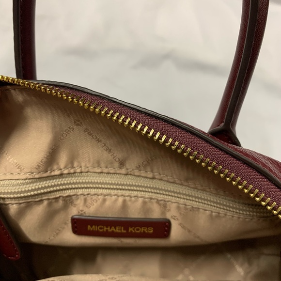 🍂 PreOwned Authentic Michael Kors Burgundy Small Purse - Picture 6 of 11